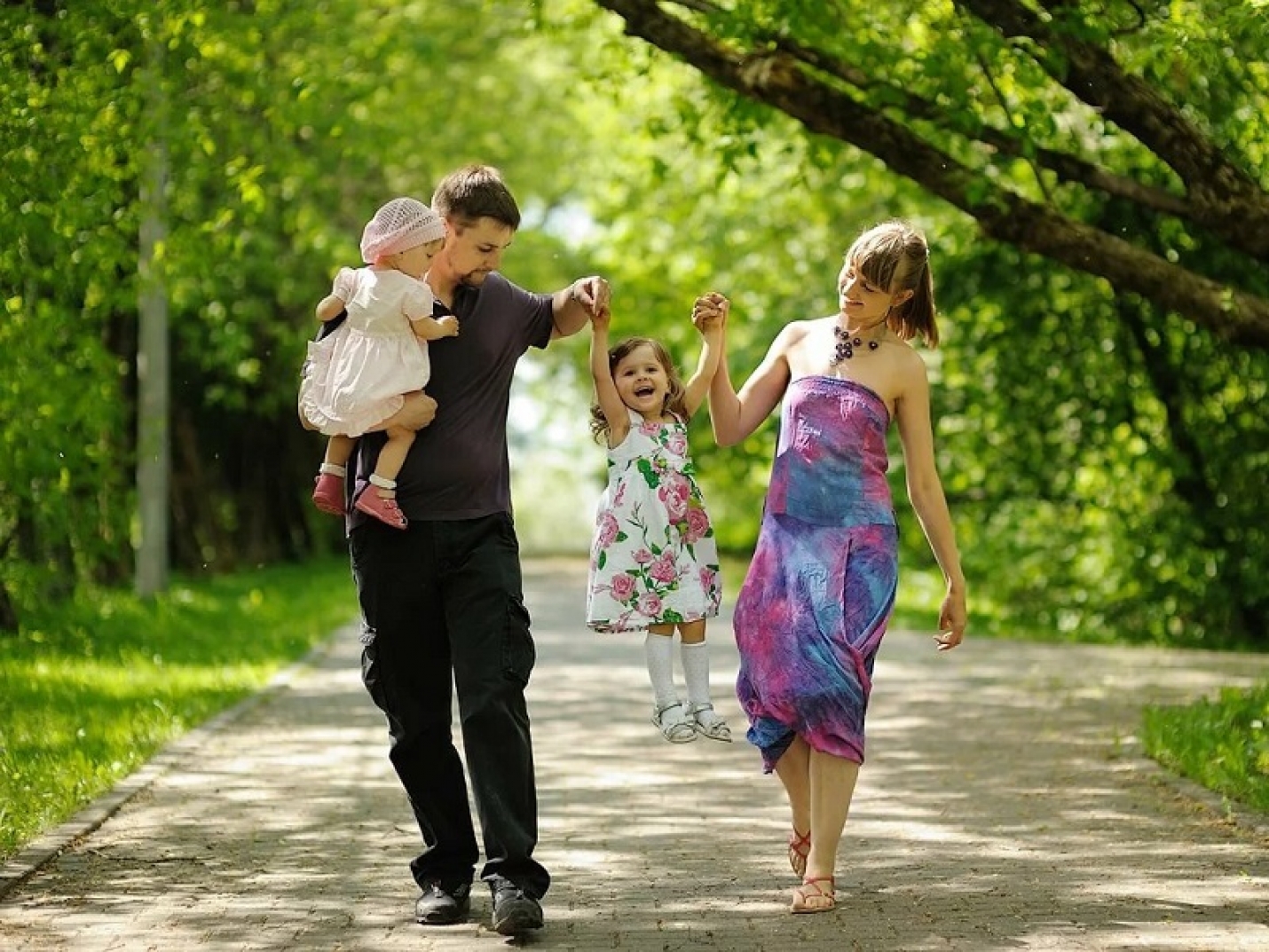 Москвичам рассказали о мерах поддержки семей с детьми